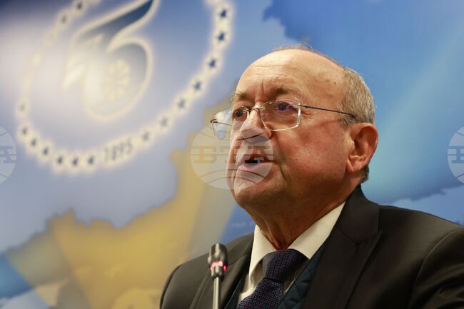 С въвеждането на еврото България завърши пълната си интеграция към ЕС, каза Цветан Симеонов на среща на Евроклуба към БТПП 