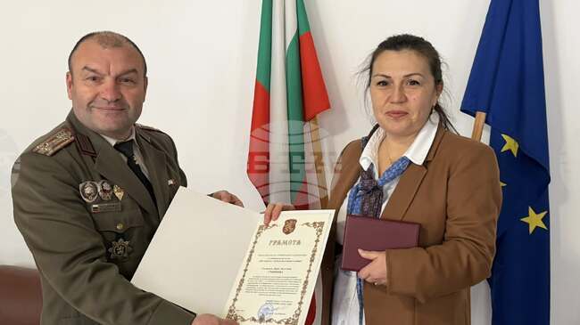 Областният управител на Ловеч Дора Стоянова бе наградена с грамота от министъра на отбраната 