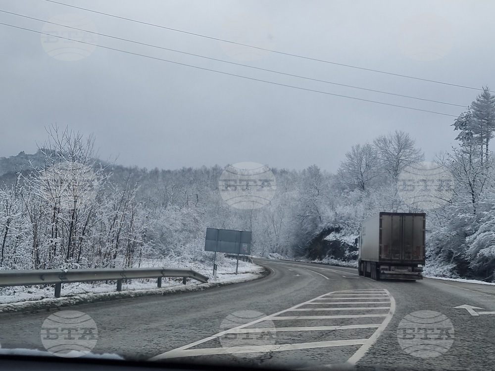 Възстановено е движението по пътя Велико Търново - Бяла, в района на Преображенския манастир
