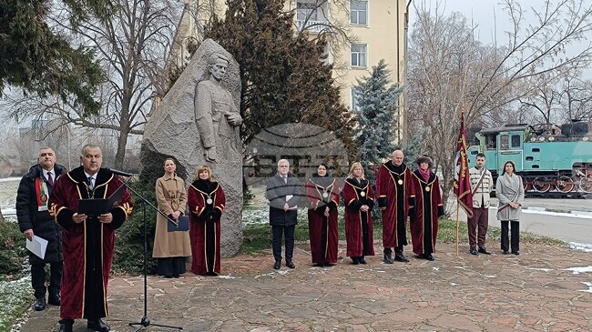 Висшето транспортно училище „Тодор Каблешков“ тържествено отбеляза Патронния си празник и 175 години от рождението на своя патрон