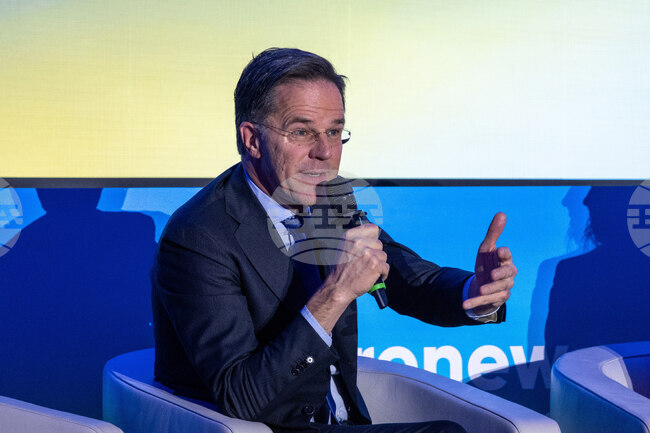 НАТО работи по въпроса за Гренландия "зад кулисите", заяви Рюте