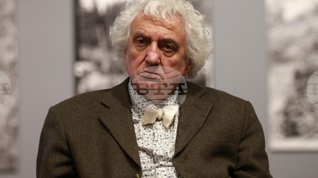 Образователен тур с доц. Георги Лозанов ще се проведе в изложбата „Повече от една снимка. История на българската фотография през ХХ век“