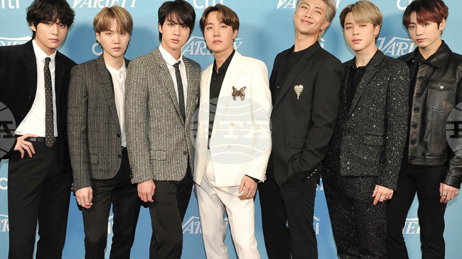 Група Би Ти Ес обяви първото си световно турне, след като изпълнителите отбиха задължителната военна служба