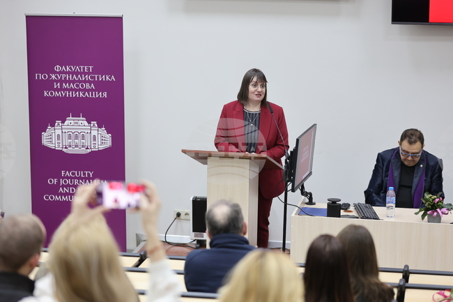 Медиите са по-полезни, когато съдържанието е професионално, каза доц. Мария Попова при представянето на монографията „Медийни функции и медийни ефекти“