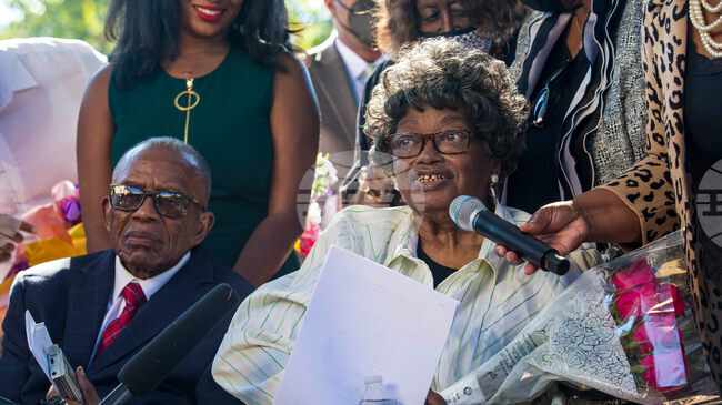 Почина Клодет Колвин, чийто отказ да отстъпи мястото си в автобус на бяло момиче поставя началото на движението за граждански права в САЩ