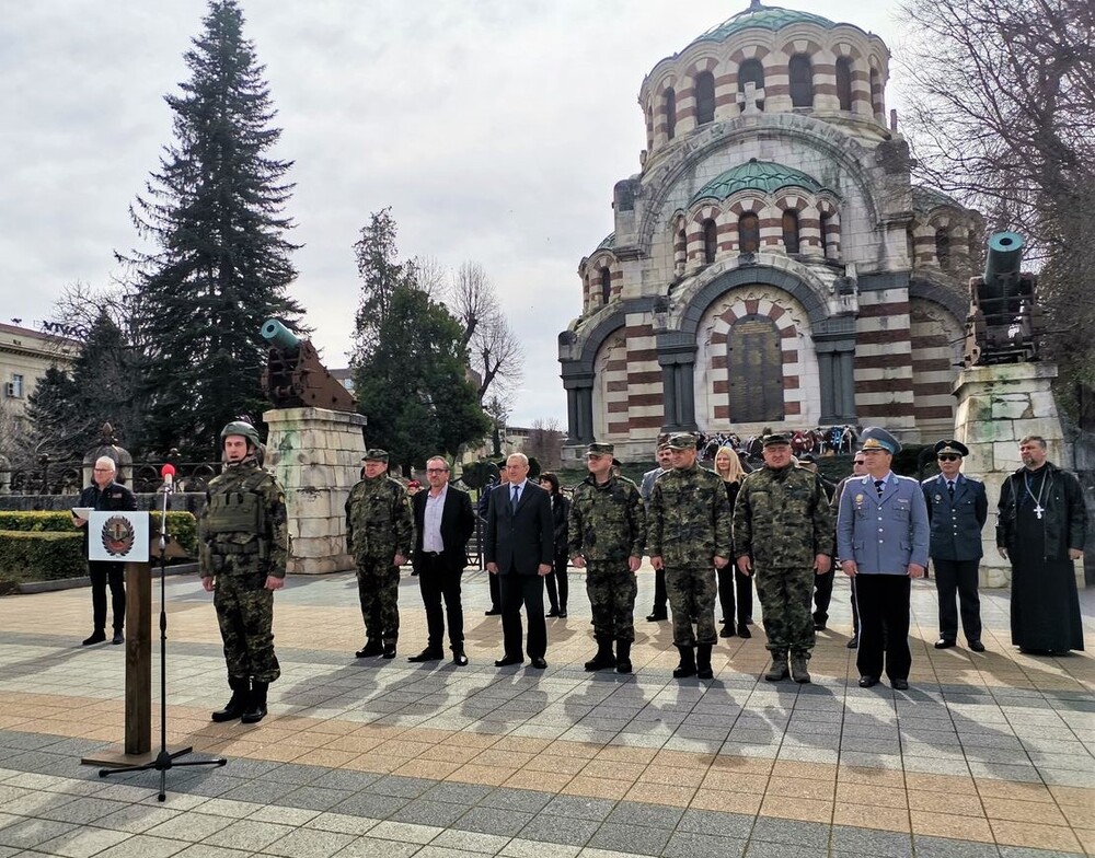 Общински съвет Плевен: Плевен посрещна тържествено българския военен контингент, участвал в операция на ЕС в Босна и Херцеговина