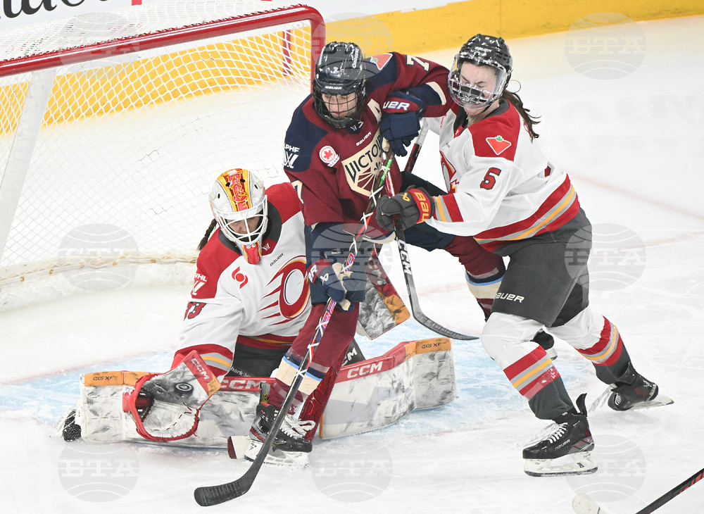 PWHL Charge Victoire Hockey