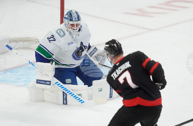 Canucks Senators Hockey
