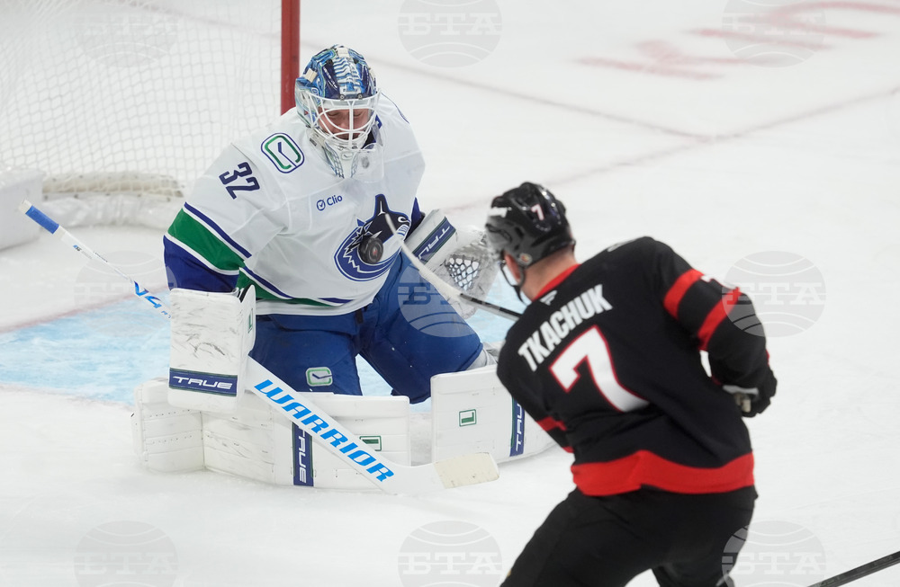 Canucks Senators Hockey