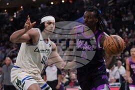 Timberwolves Bucks Basketball