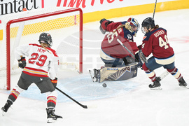 PWHL Charge Victoire Hockey