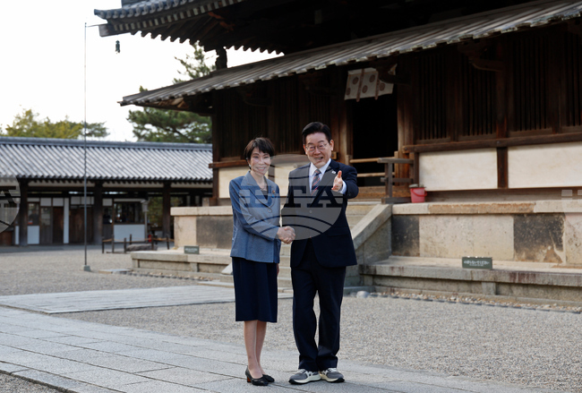 Лидерите на Япония и Южна Корея свириха кей-поп хитове на барабани след срещата си на високо равнище