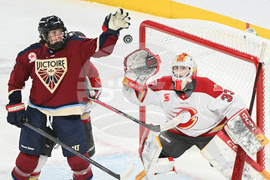 PWHL Charge Victoire Hockey