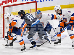 Islanders Jets Hockey