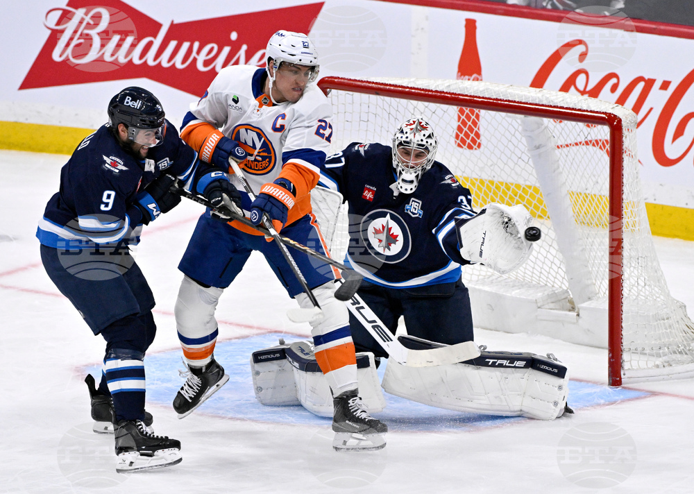 Islanders Jets Hockey
