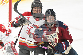 PWHL Charge Victoire Hockey