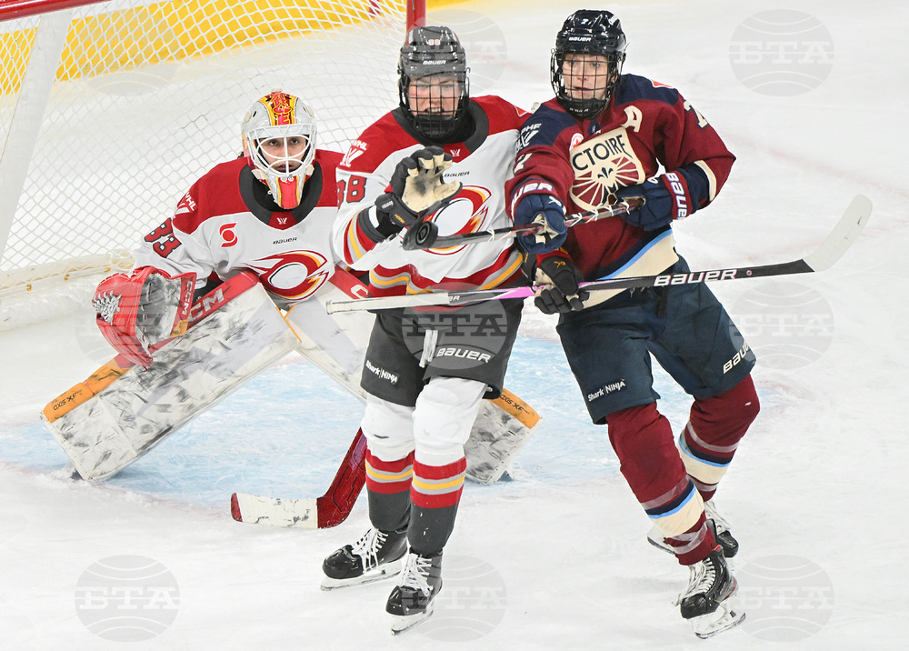 PWHL Charge Victoire Hockey