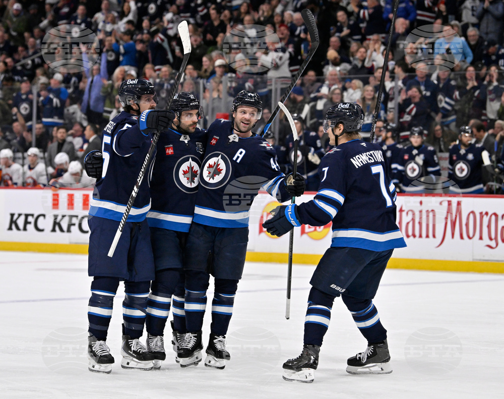 Islanders Jets Hockey