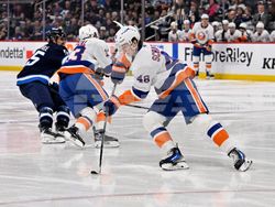 Islanders Jets Hockey