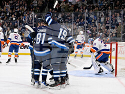 Islanders Jets Hockey