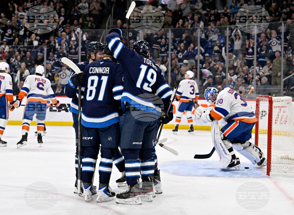 Islanders Jets Hockey