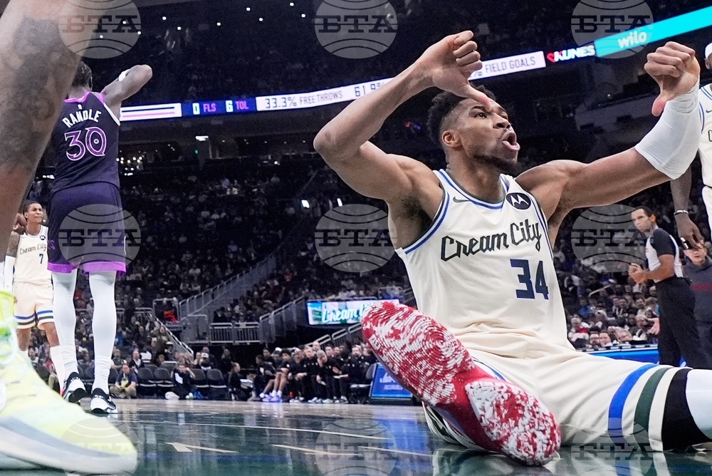 Timberwolves Bucks Basketball