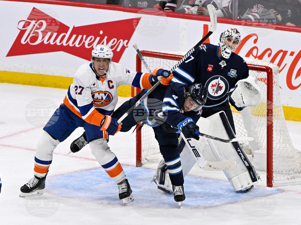 Islanders Jets Hockey