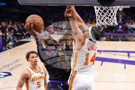 Hawks Lakers Basketball