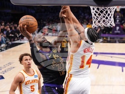 Hawks Lakers Basketball