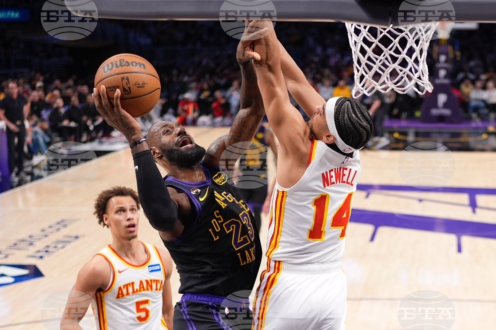 Hawks Lakers Basketball