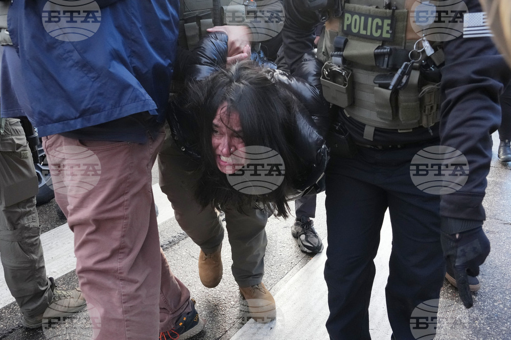 CORRECTION APTOPIX Immigration Enforcement Minnesota