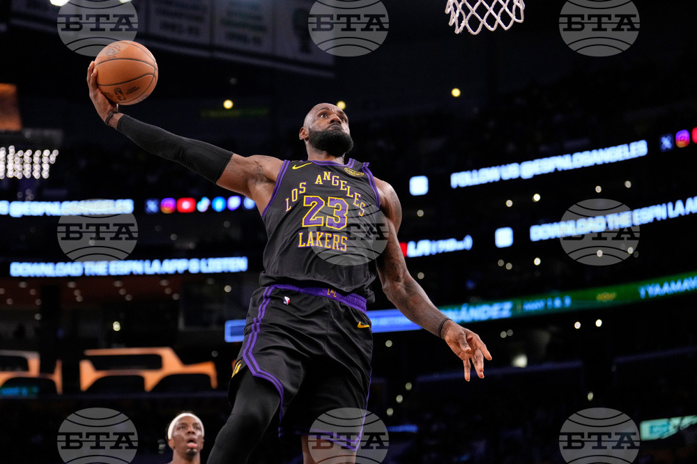 Hawks Lakers Basketball