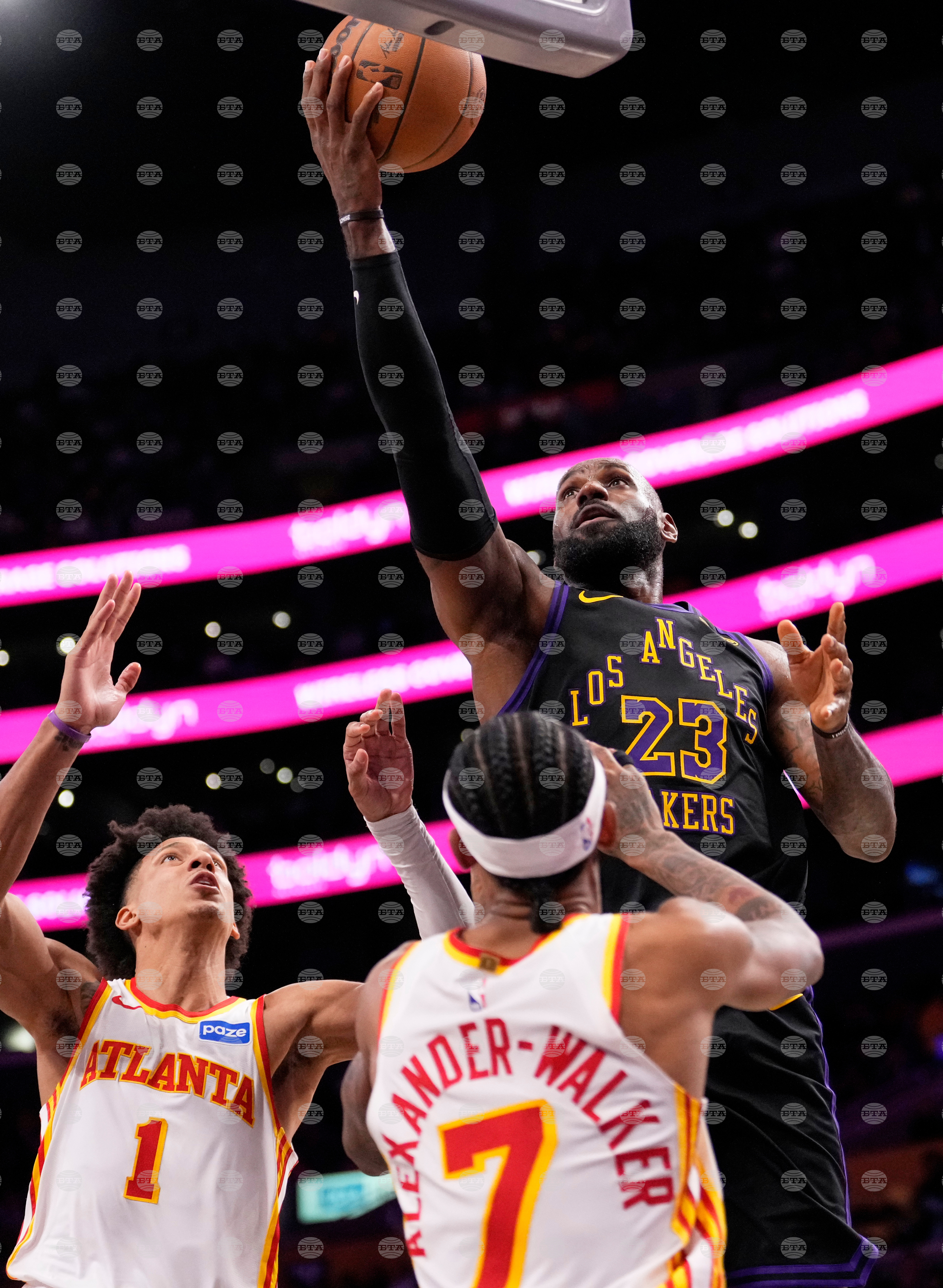 Hawks Lakers Basketball