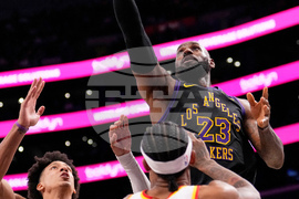 Hawks Lakers Basketball