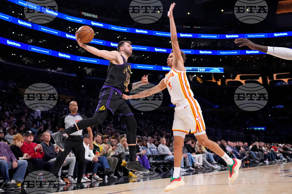 Hawks Lakers Basketball