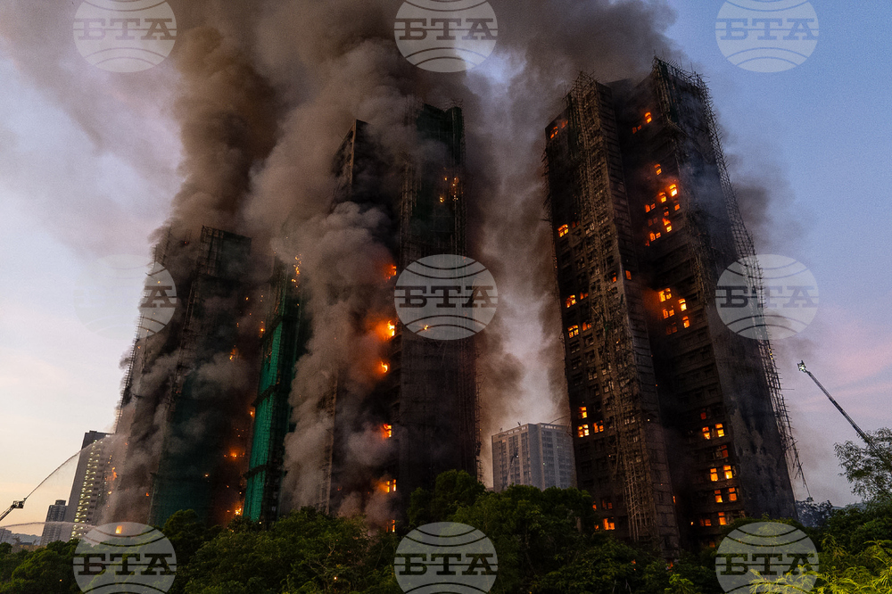 Властите в Хонконг представиха план за настаняване на хилядите хора, останали без дом след огромен пожар, при който загинаха 168 души