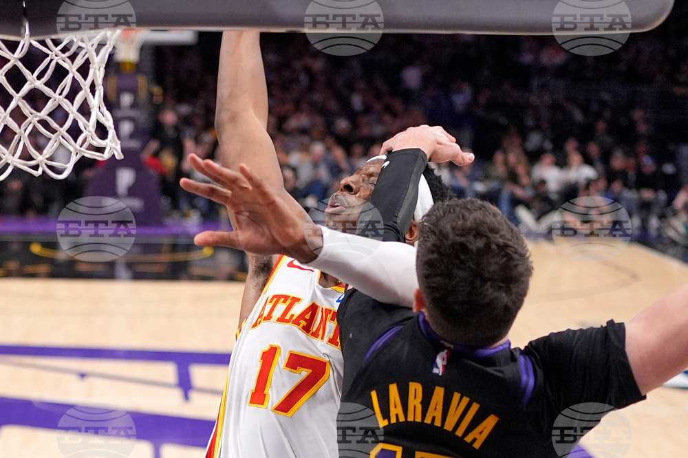Hawks Lakers Basketball