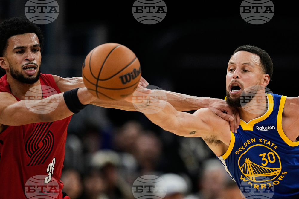 APTOPIX Trail Blazers Warriors Basketball