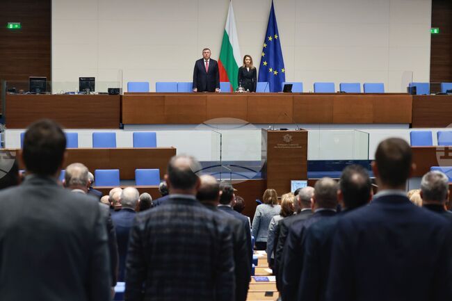 Парламент - нова пленарна сесия
