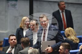 Парламент - нова пленарна сесия