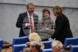 Парламент - нова пленарна сесия