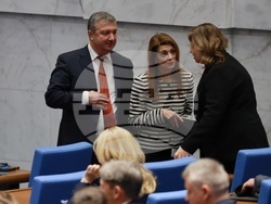 Парламент - нова пленарна сесия