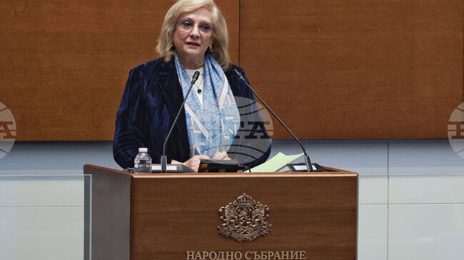 Нека довършим работата си с разум и уважение към хората, които са ни изпратили тук, каза от парламентарната трибуна Искра Михайлова от "ДПС - Ново начало"