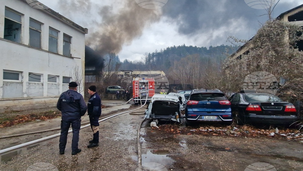 Троян - пожар - склад за текстилни материали