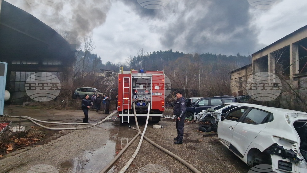 Троян - пожар - склад за текстилни материали