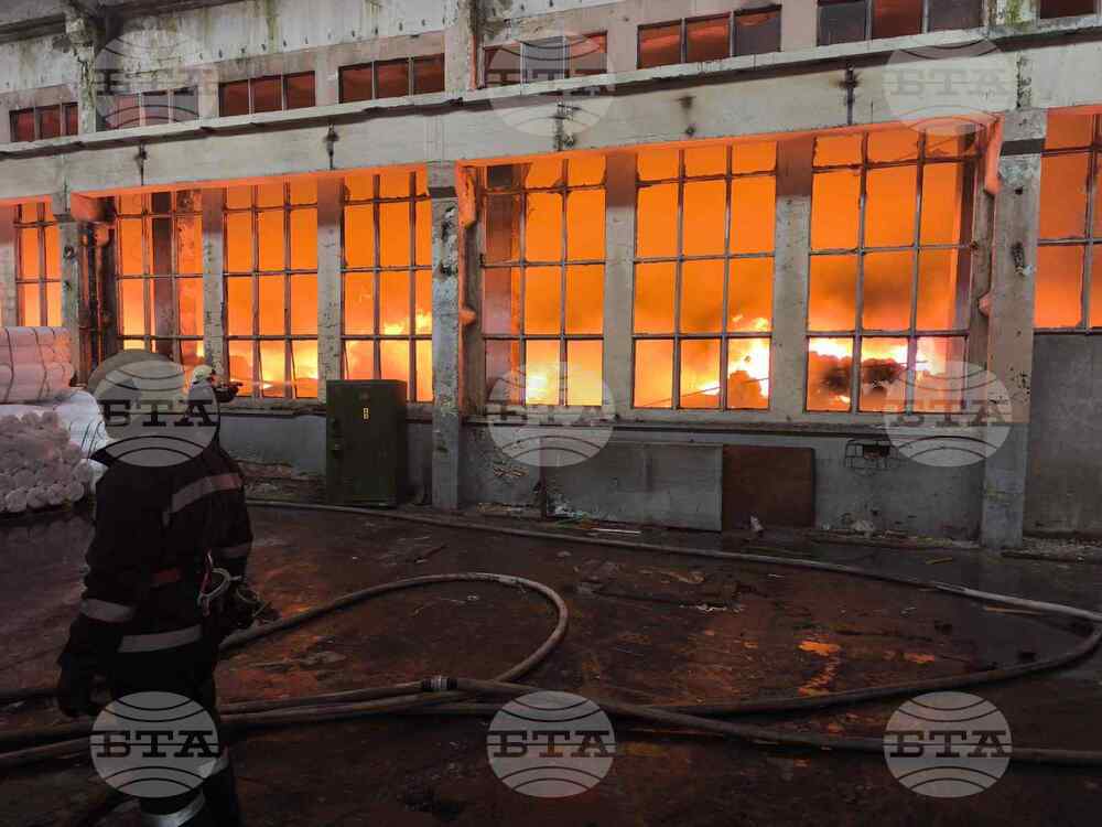 Троян - пожар - склад за текстилни материали