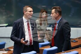 Парламент - нова пленарна сесия