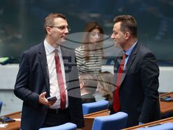 Парламент - нова пленарна сесия