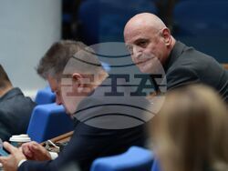 Парламент - нова пленарна сесия