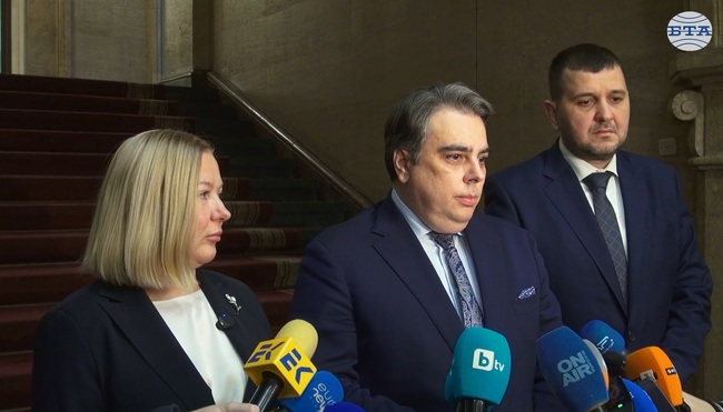 Най-подходящата дата за избори е 29 март, заяви лидерът на „Продължаваме промяната" Асен Василев 